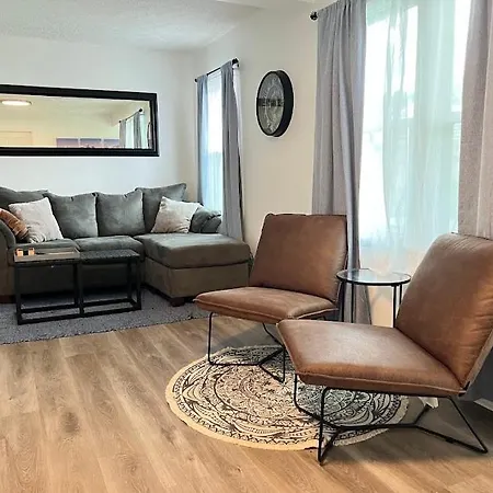 Modern & Renovated 3Bd1Ba Home Quiet & Cozy